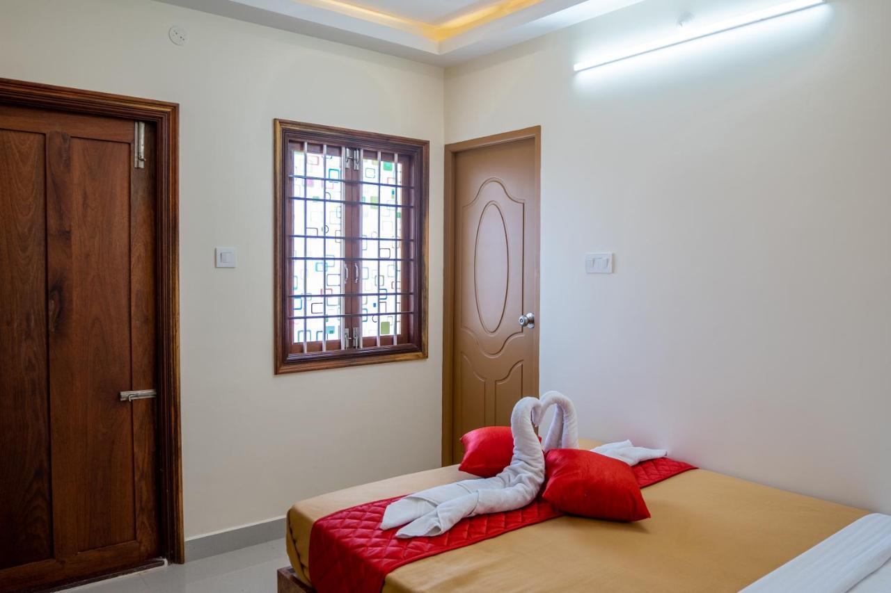 Le Suresh Guest House Pondicherry Eksteriør bilde