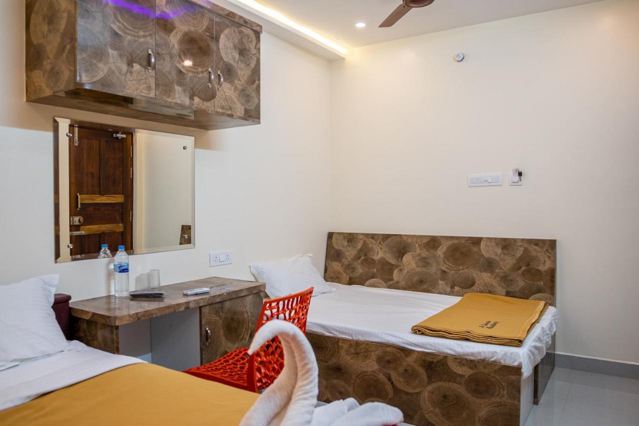 Le Suresh Guest House Pondicherry Eksteriør bilde