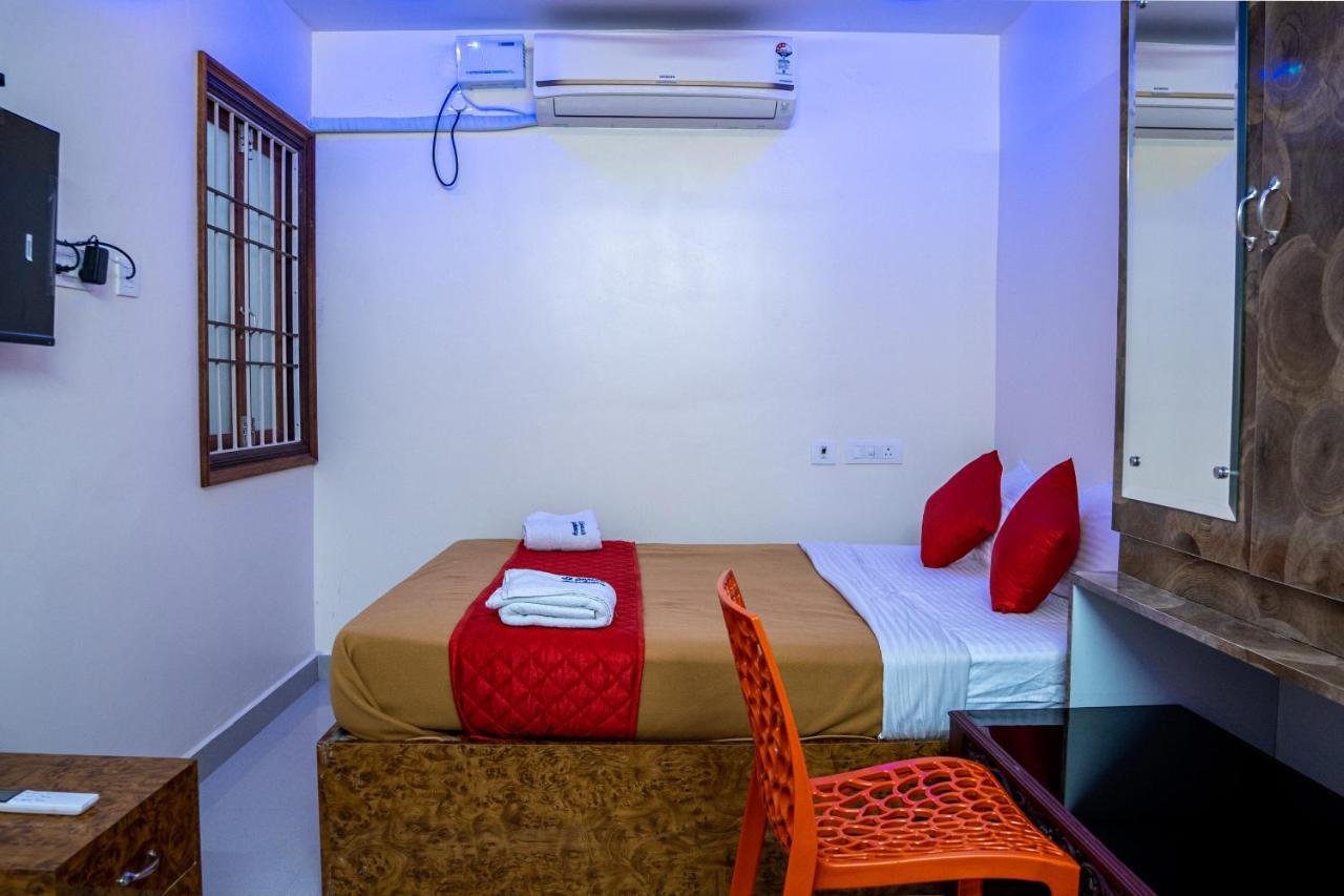 Le Suresh Guest House Pondicherry Eksteriør bilde