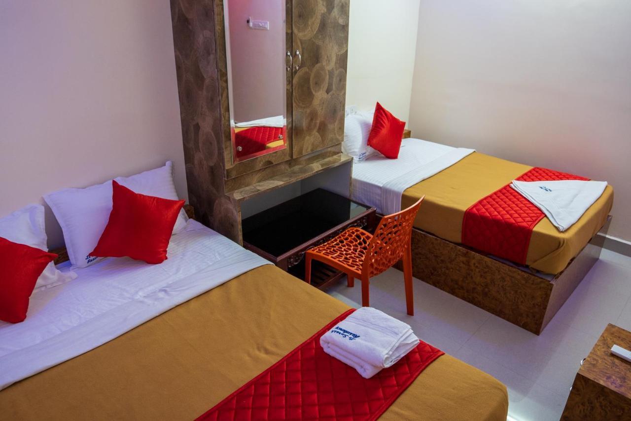 Le Suresh Guest House Pondicherry Eksteriør bilde